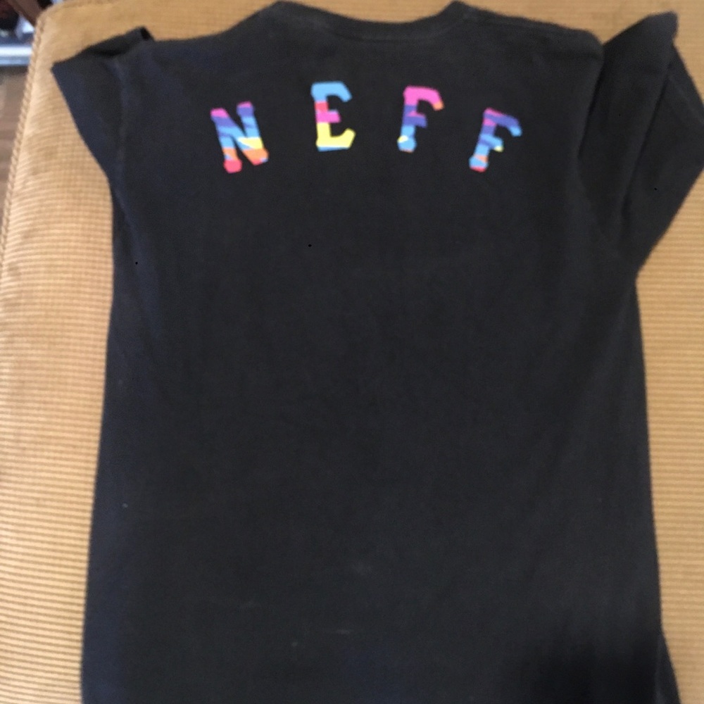Neff T-shirt size M small hole in bottom front of shirt - Picture 3 of 3